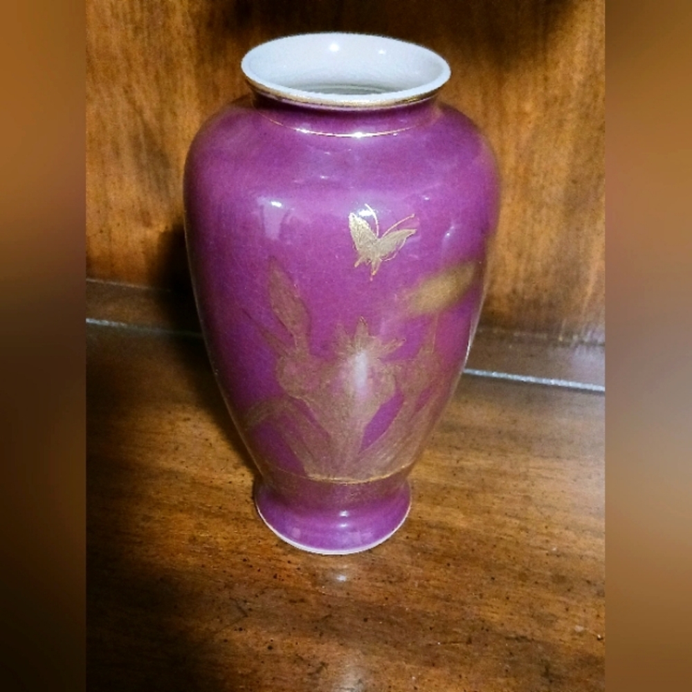 Kutani/Satsuma TOYO Hand Painted Vase
